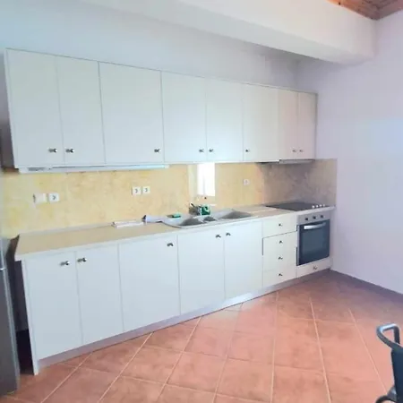 Eleni Apartment Himare