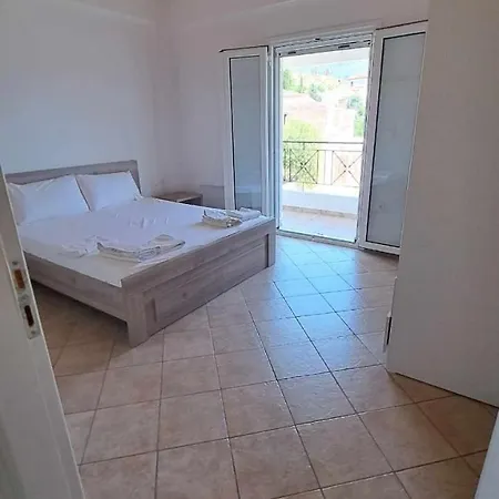 Eleni Apartment *